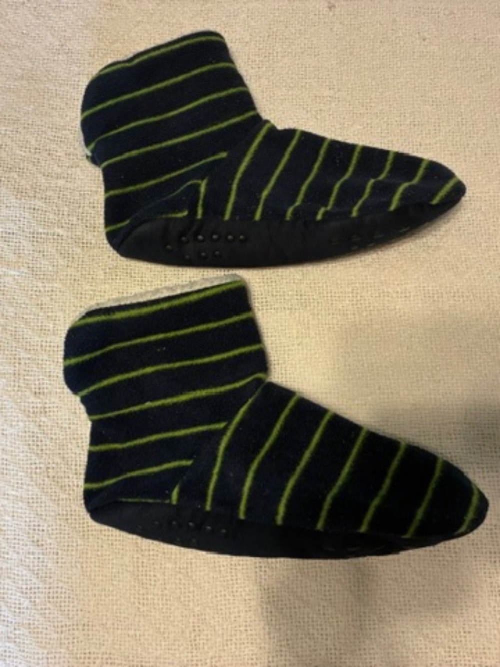 Uniqlo Womens M/L grippy fleece slipper socks